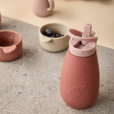 wygodny do picia silikonowy bidon ze słomką dla niemowlaka