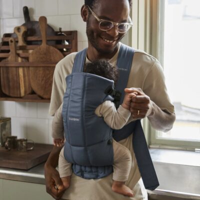 pol_pl_BABYBJORN-MINI-Woven-nosidelko-Niebieski-Vintage-Indigo-34005_1