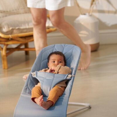 pol_pl_BABYBJORN-lezaczek-BLISS-Woven-Petal-Quilt-Niebieski-34008_19