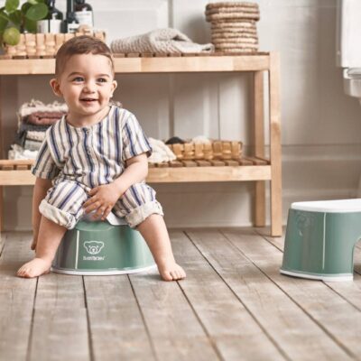 pol_pl_BABYBJORN-nocnik-Smart-ciemny-zielony-7362_2