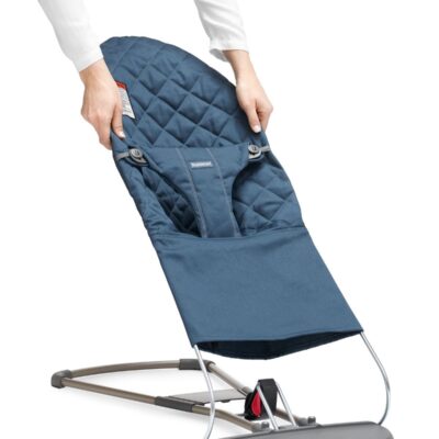 pol_pl_BABYBJORN-poszycie-do-lezaczka-Bliss-Woven-Granatowy-Classic-Quilt-35216_6