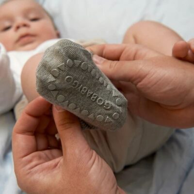 gobabygo-antyposlizgowe-skarpetki-do-nauki-chodzenia-bamboo-grey-melange-0-m